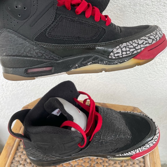 Retro Jordan’s (GS) - Picture 3 of 5